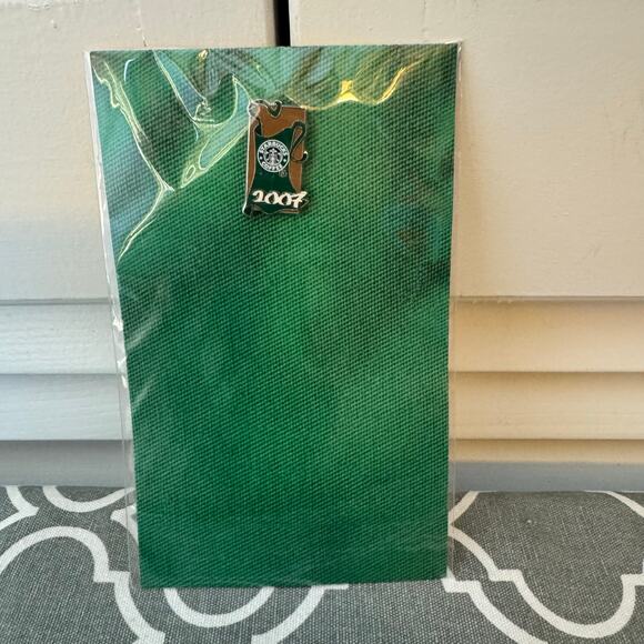 Starbucks Pin Barista Award For Apron 2007 New In Packaging Employee Medal - Picture 2 of 5